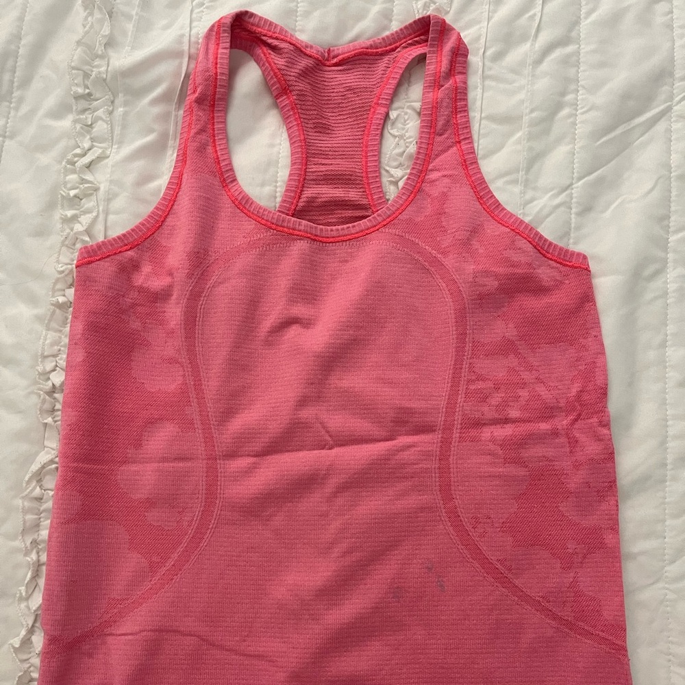 Lulu lemon tank top - color pink size 8
